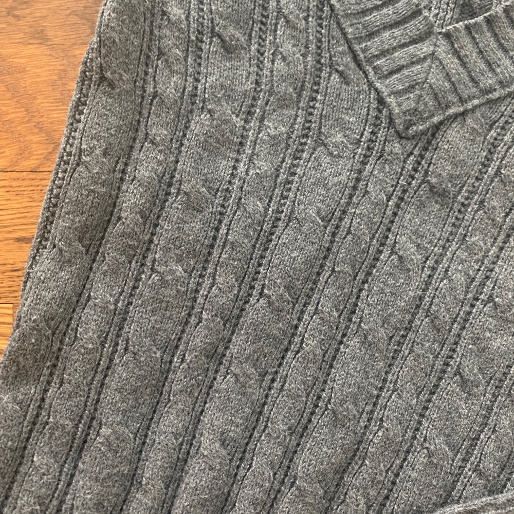 Woman’s/Girls American Eagle Sweater